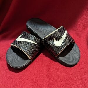 Nike Kids Youth Slides Sandals Black White Size 3Y Big Kid Size 3 GUC